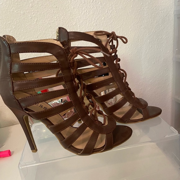 Guess lace up heels - Picture 2 of 3